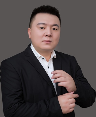 彭思
启晨科教集团副总裁
学校执行董事
中国民主同盟盟员，支部副主委
清远市清新区政协委员
硕士研究生学历